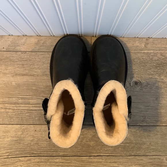 UGG Australia Mini Bailey Bow
Crystal Diamond Boot - Picture 9 of 9